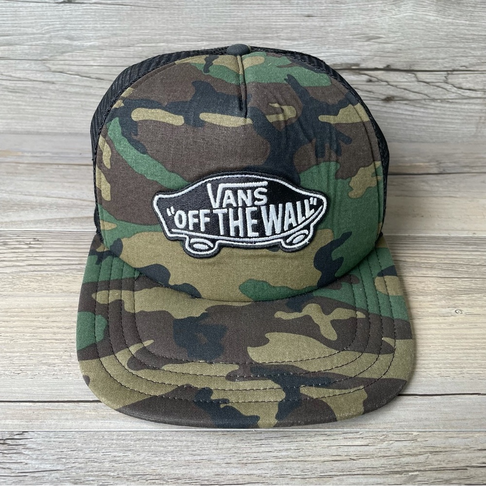 Vans Off The Wall Camo Camoflauge Trucker SnapBack hat.